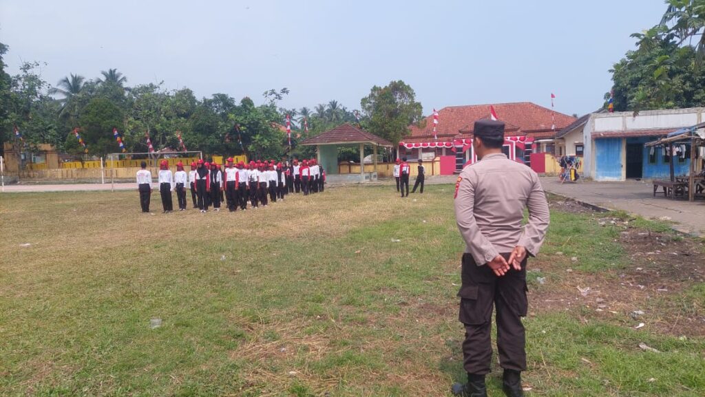 Polsek Carita Pantau Latihan Paskibra Kecamatan Carita Menyambut HUT RI ke-79 5 WhatsApp Image 2024 08 02 at 00.30.56