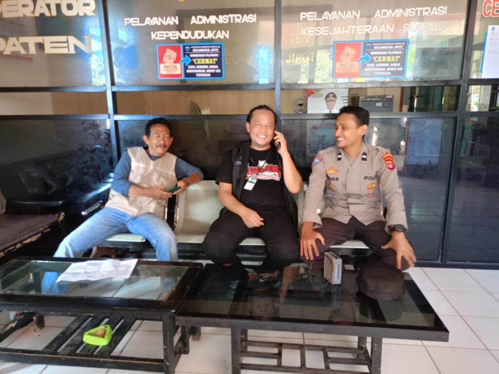 Ciptakan Situasi Kondusif, Polsek Jiput Ajak warga Jaga Kamtibmas 5 WhatsApp Image 2024 08 03 at 21.22.41