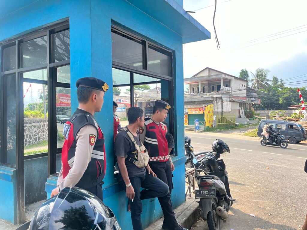 Sat Samapta Polres Pandeglang Gelar Patroli Dialogis Terhadap Supir Angkutan Umum di Terminal Kadubanen 7 WhatsApp Image 2024 08 04 at 17.33.40