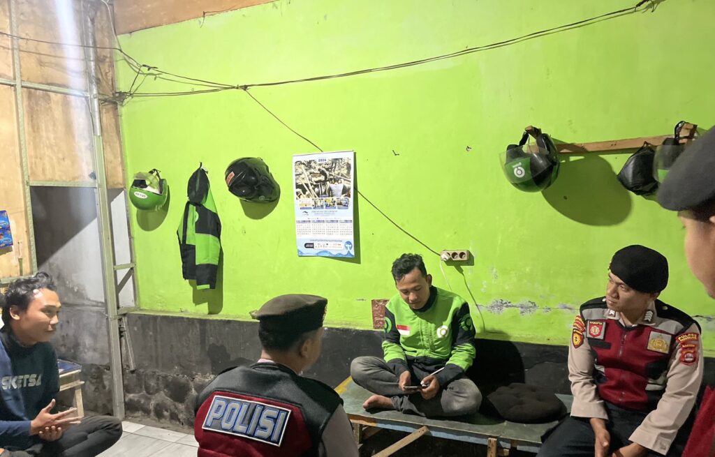 Sat Samapta Polres Pandeglang Gelar Patroli Dialogis dan Berikan Himbauan kepada Ojek Online di Gedung Juang 45 4 WhatsApp Image 2024 08 05 at 05.57.03