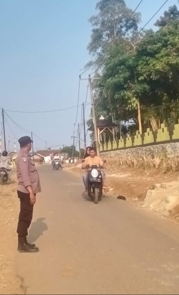 Giat rutin Polsek Picung strong point Pengaturan Jln. Raya Picung - Malingping 10 WhatsApp Image 2024 08 08 at 21.57.33