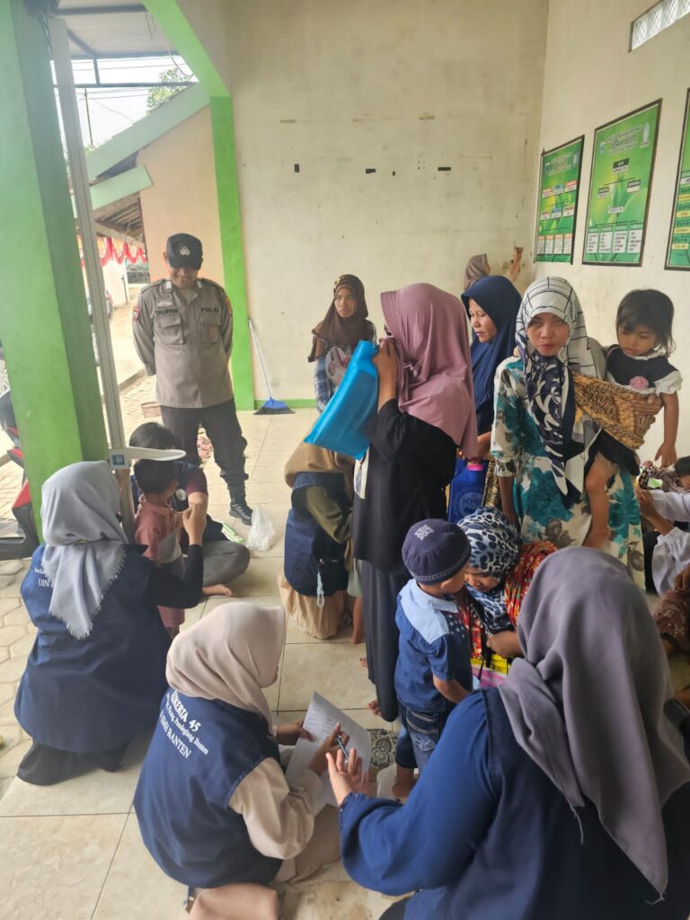 Ps. Kanit Binmas Polsek Picung Dukung Penuh Imunisasi Balita, Ciptakan Suasana Aman dan Nyaman 9 WhatsApp Image 2024 08 08 at 21.59.33
