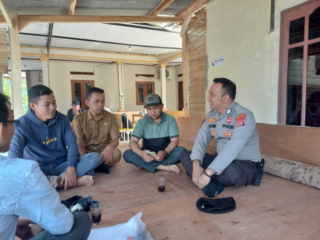Polsek Picung Tingkatkan Keamanan, Sambangi PPK Picung 6 WhatsApp Image 2024 08 08 at 22.08.41