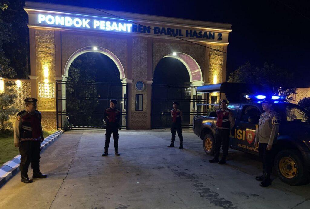Sat Samapta Polres Pandeglang Gelar Patroli Malam di Perbatasan Sabi 10 WhatsApp Image 2024 08 10 at 06.07.25 1
