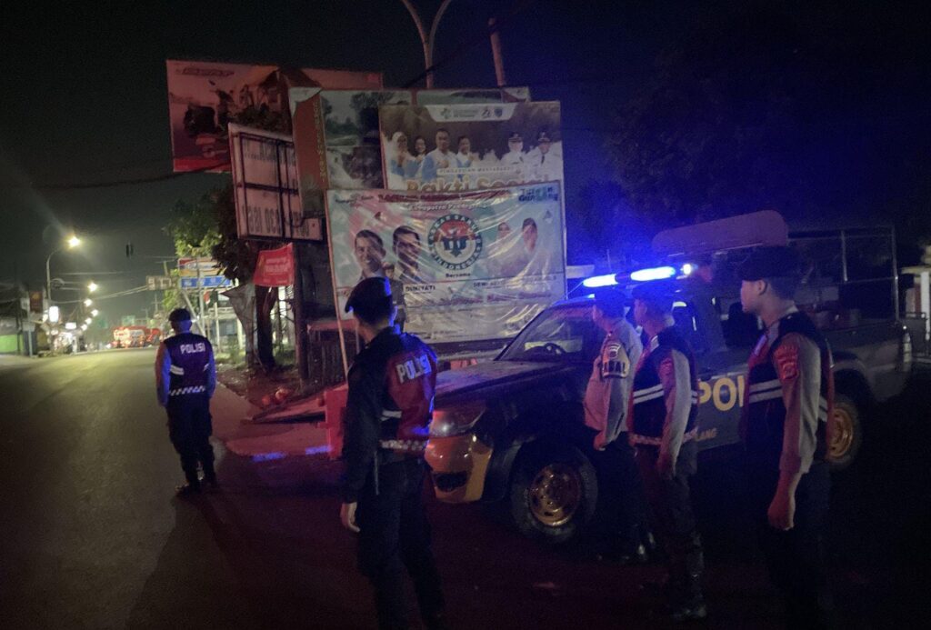 Sat Samapta Polres Pandeglang Gelar Patroli dan Strong Point Cegah Balap Liar di Cipacung 8 WhatsApp Image 2024 08 10 at 06.07.26 1