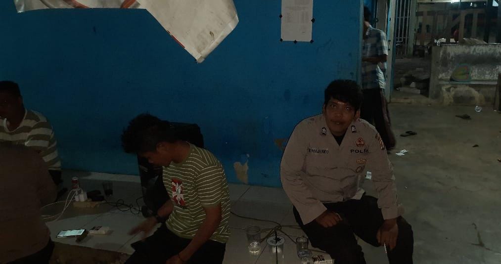 Anggota Piket Polsek Angsana Polres Pandeglang Laksanakan Patroli Dialogis Sasar Pertokoan dan Waralaba 2 WhatsApp Image 2024 08 10 at 06.08.31