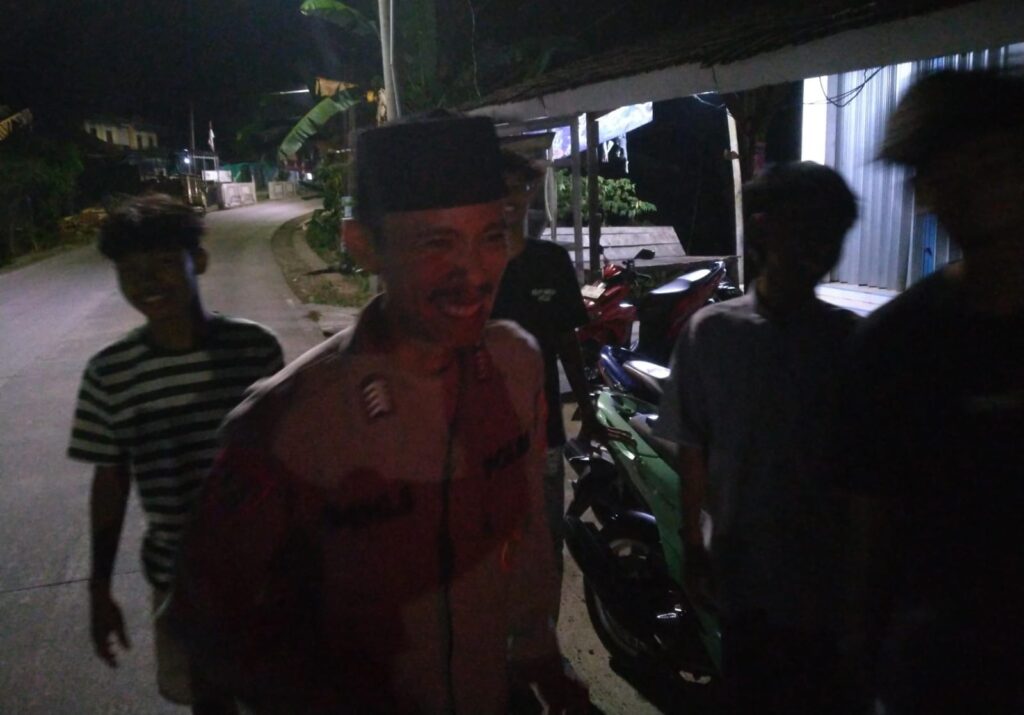 Sapa Masyarakat Saat Patroli, Kanit Binmas Polsek Angsana Sampaikan Pesan Kamtibmas 4 WhatsApp Image 2024 08 10 at 06.08.52