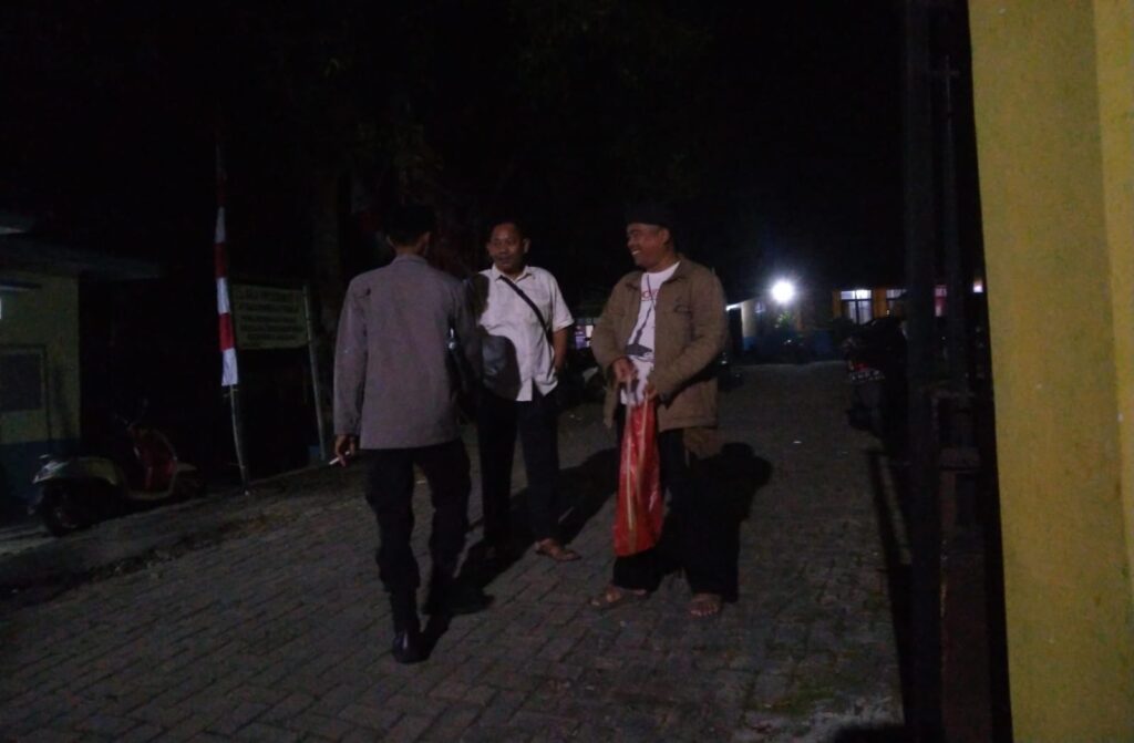 Kanit Binmas Polsek Angsana Bripka Deni Sutarman Laksanakan Patroli Dialogis di Desa Angsana 5 WhatsApp Image 2024 08 10 at 06.09.02