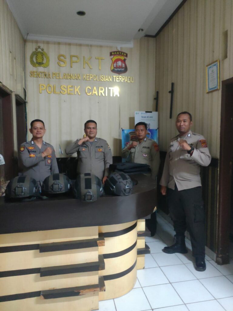 Petugas Piket Polsek Carita Melaksanakan Siaga Mako 9 WhatsApp Image 2024 08 10 at 06.11.45