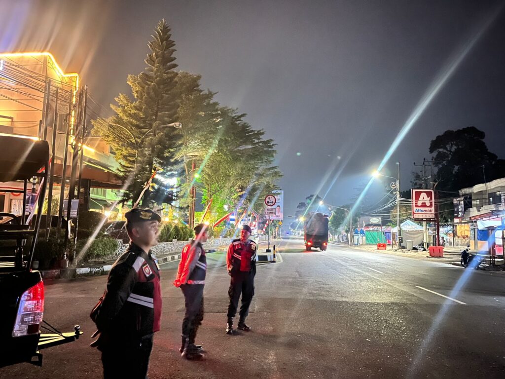 Cegah Kriminalitas Malam Hari, Sat Samapta Polres Pandeglang Gelar Patroli Malam Secara Rutin 10 WhatsApp Image 2024 08 29 at 05.21.28