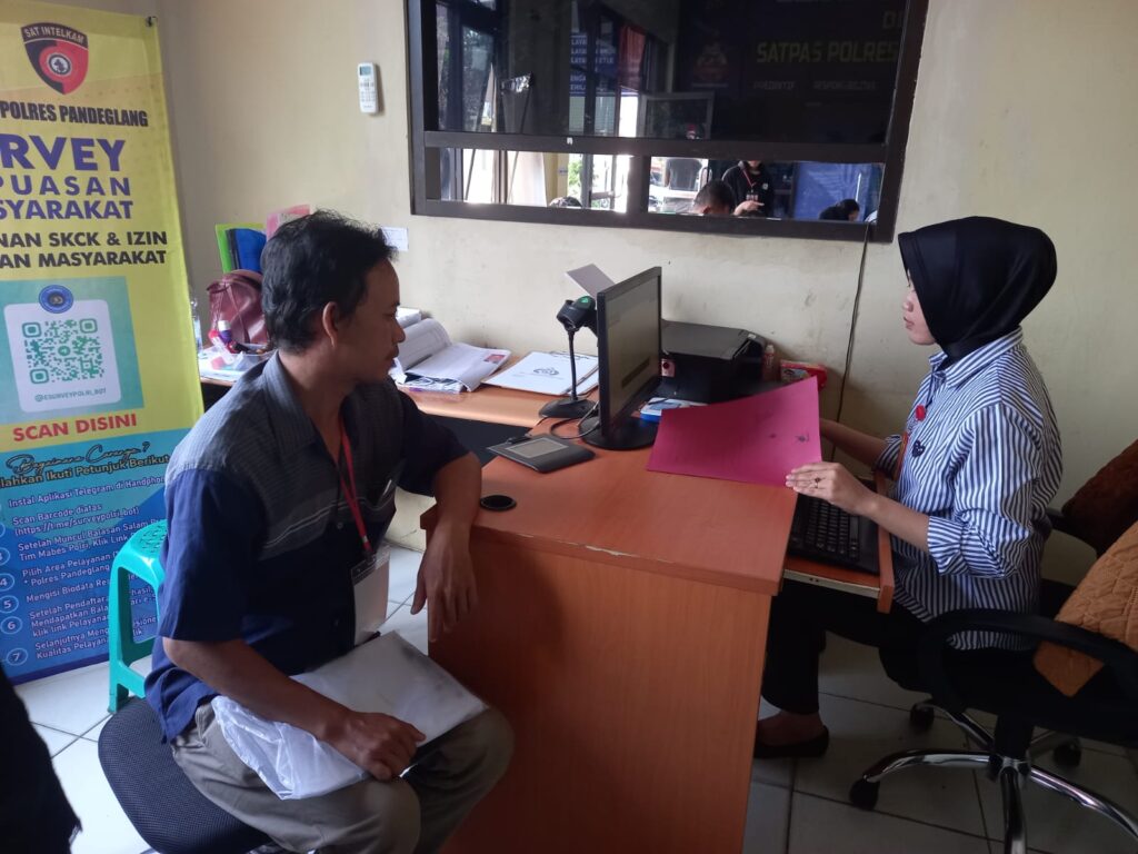 Polres Pandeglang Tingkatkan Pelayanan Publik dengan Pembuatan SKCK yang Efisien 6 WhatsApp Image 2024 08 29 at 13.09.17