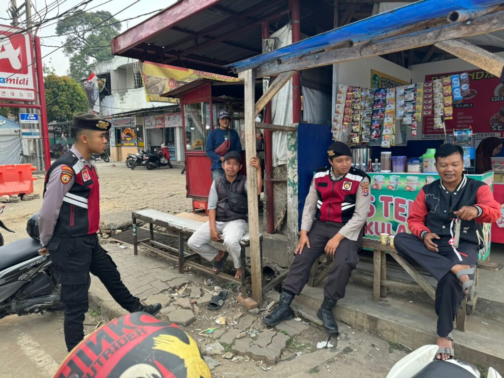Sat Samapta Polres Pandeglang Sambangi Pedagang Kopi dan Tukang Ojek untuk Dialog Kamtibmas 3 WhatsApp Image 2024 08 29 at 16.38.02