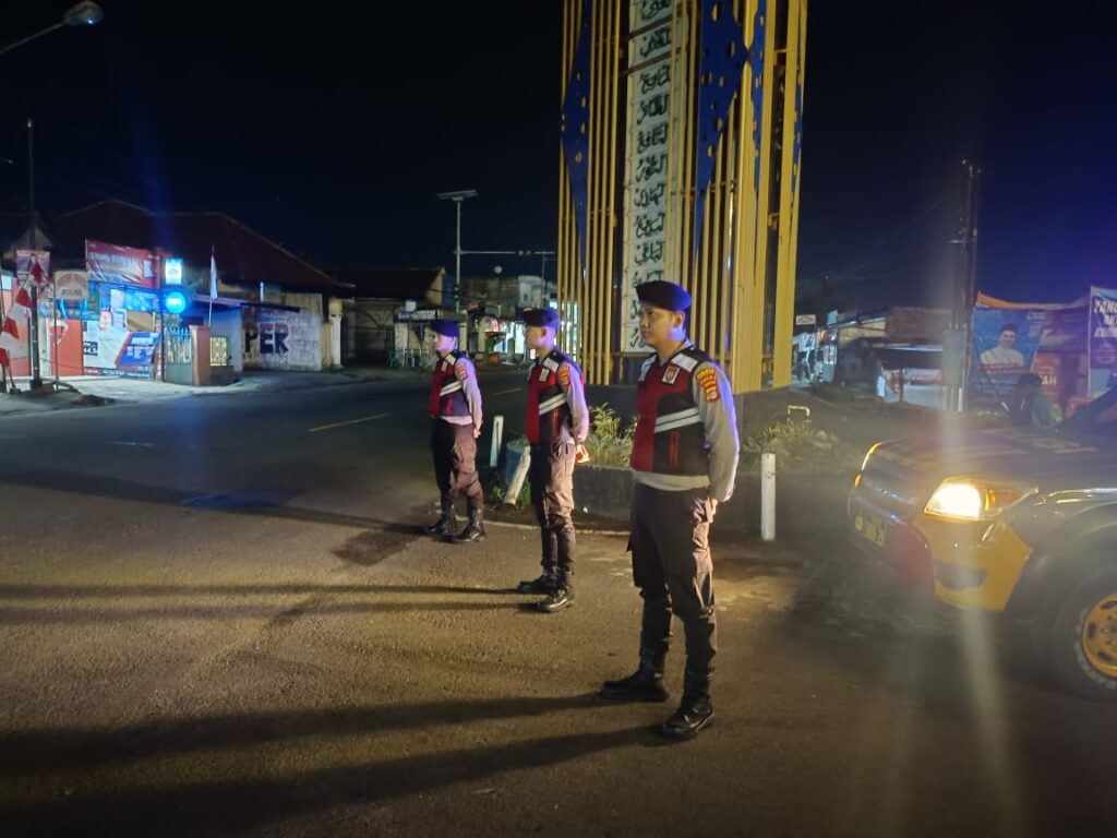 Sat Samapta Polres Pandeglang Laksanakan Patroli Malam, Cegah Aksi C3 di Wilayah 8 WhatsApp Image 2024 08 30 at 05.14.26