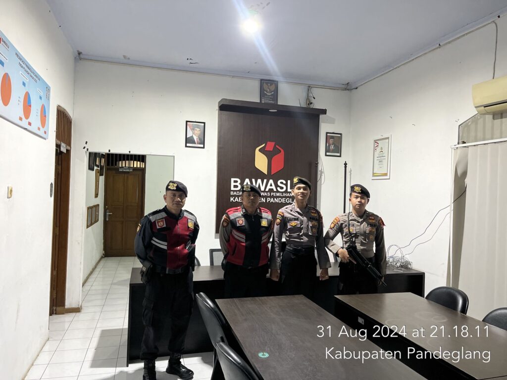 Personil Sat Samapta Polres Pandeglang Melaksanakan Pengamanan Kantor Bawaslu Kabupaten Pandeglang dalam Rangka Operasi Mantap Praja 2024 9 WhatsApp Image 2024 09 01 at 05.07.39