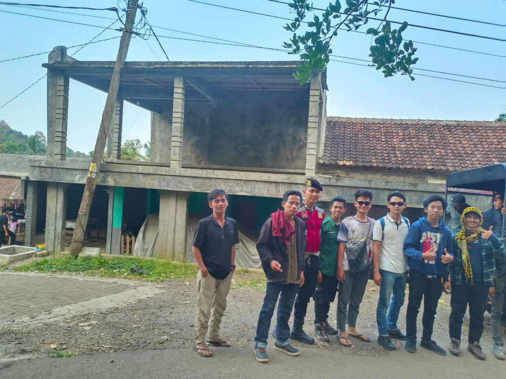 Sat Samapta Polres Pandeglang Gelar Kegiatan Dialogis di Kadu Engang, Himbauan Kamtibmas untuk Pemuda Setempat 1 WhatsApp Image 2024 09 01 at 16.15.34 1