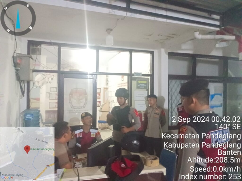 Sat Samapta Polres Pandeglang Kawal Ketat Kantor KPU dengan Pengamanan 24 Jam Selama Pilkada 2024 9 WhatsApp Image 2024 09 02 at 03.50.04