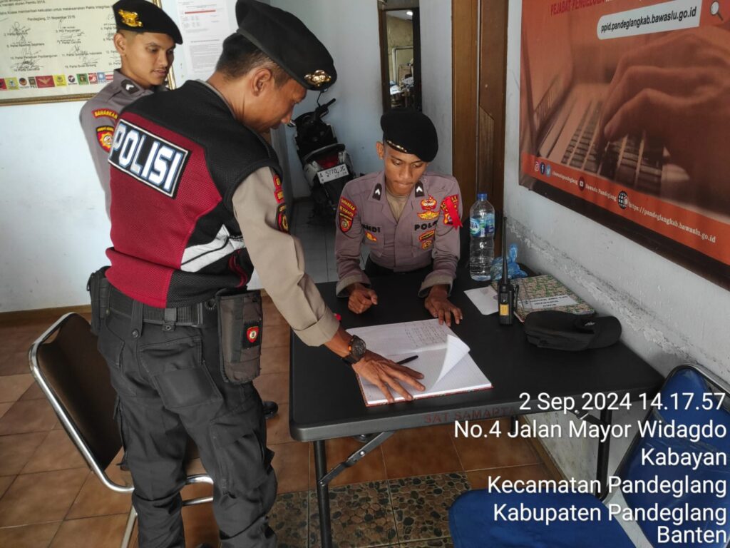 Sat Samapta Polres Pandeglang Cek Buku Mutasi Pengamanan di Kantor KPU Selama Tahapan Pilkada 2024 9 WhatsApp Image 2024 09 02 at 17.11.38