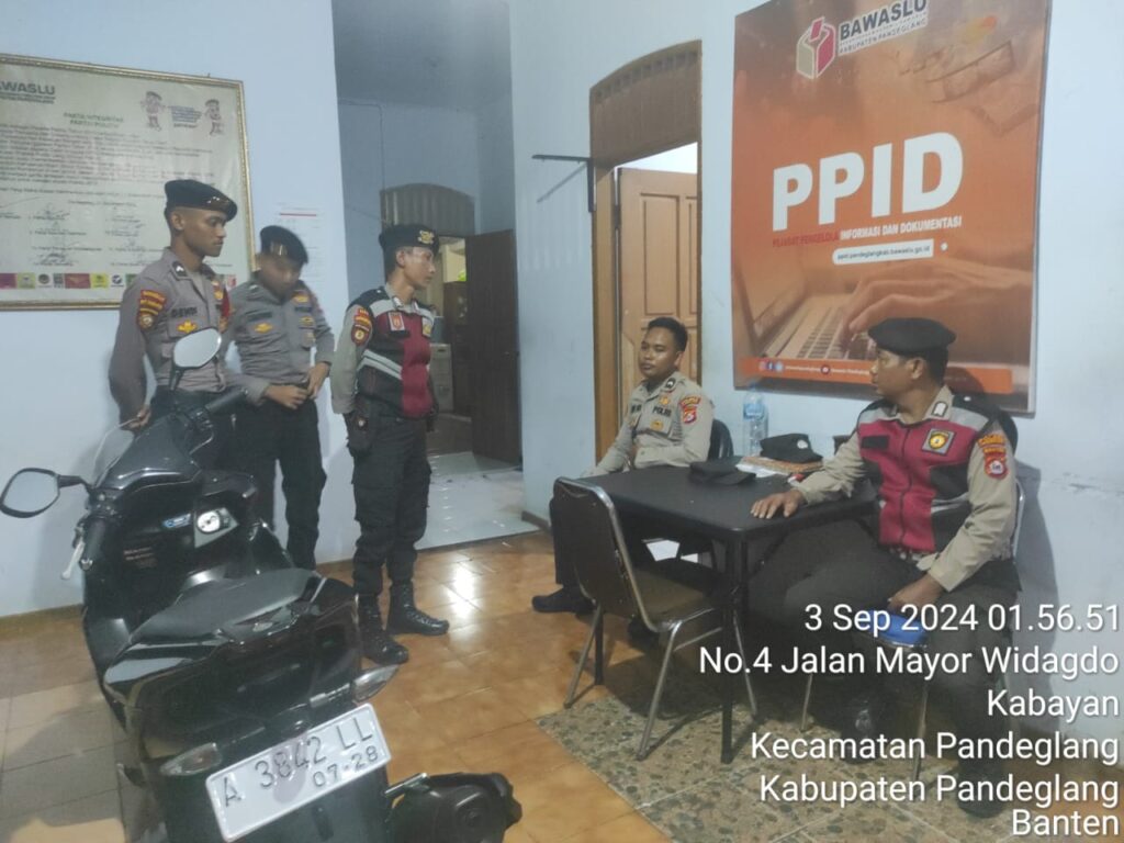 Personil Patroli Sat Samapta Polres Pandeglang Sambangi Anggota Jaga di Kantor Bawaslu Kabupaten Pandeglang 6 WhatsApp Image 2024 09 03 at 06.06.09