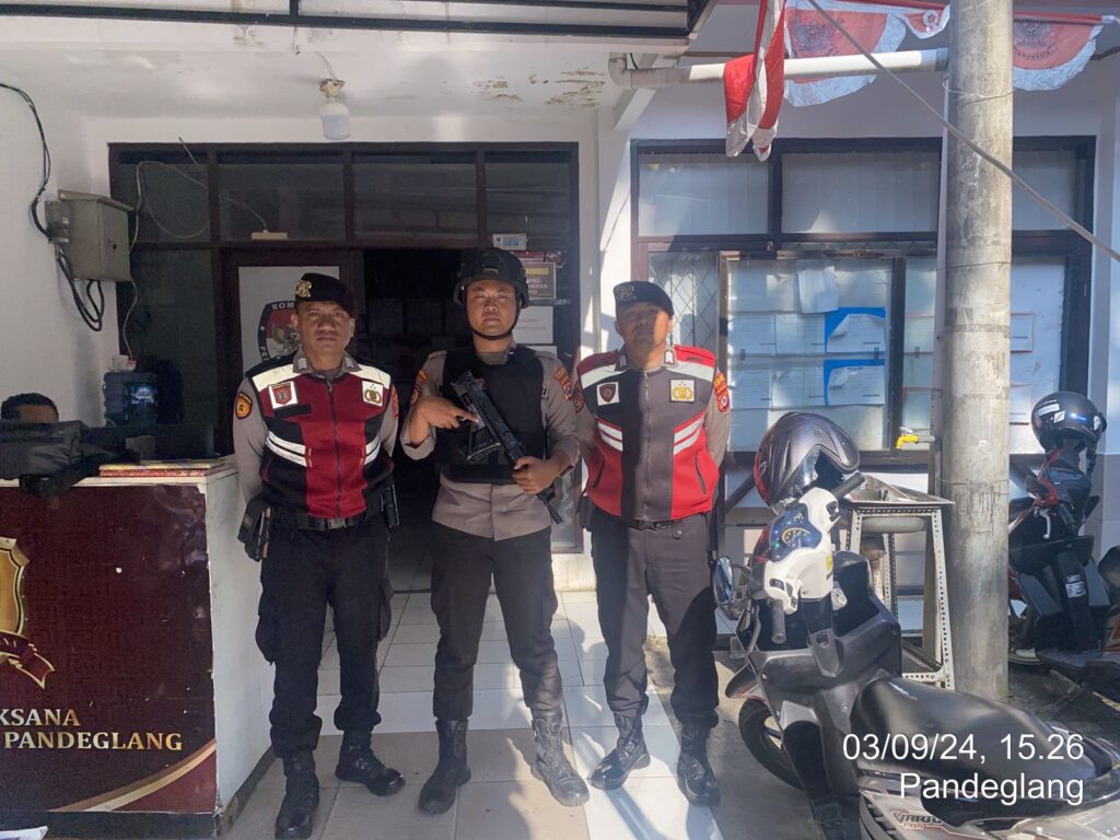 Sat Samapta Polres Pandeglang Siaga 24 Jam di Kantor KPU Selama Pilkada 2024 5 WhatsApp Image 2024 09 03 at 17.07.43