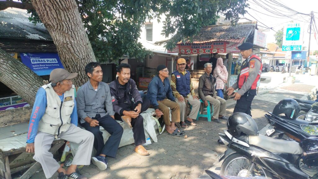 Personil Sat Samapta Polres Pandeglang Gelar Sambang Dialogis kepada Tukang Ojek di Kabayan 3 WhatsApp Image 2024 09 03 at 17.07.43 2