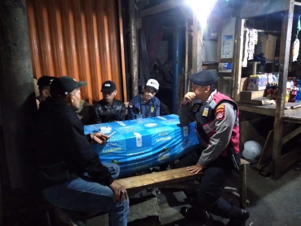 Sat Samapta Polres Pandeglang Gelar Commander Wish Kapolda Banten di Warung Bhabinkamtibmas Pasar Badak 6 WhatsApp Image 2024 09 04 at 05.43.58