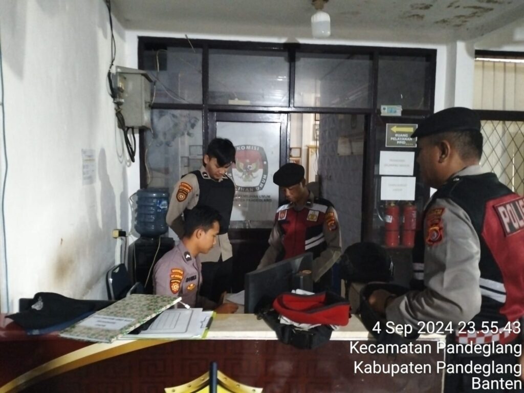 Sat Samapta Polres Pandeglang Gelar Patroli Rutin di Kantor KPU Kabupaten Pandeglang 10 WhatsApp Image 2024 09 05 at 05.16.12