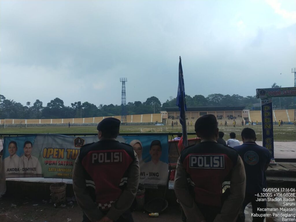 Sat Samapta Polres Pandeglang Amankan Pertandingan Sepak Bola di Stadion Badak untuk Jaga Kondusifitas 1 WhatsApp Image 2024 09 06 at 18.00.59