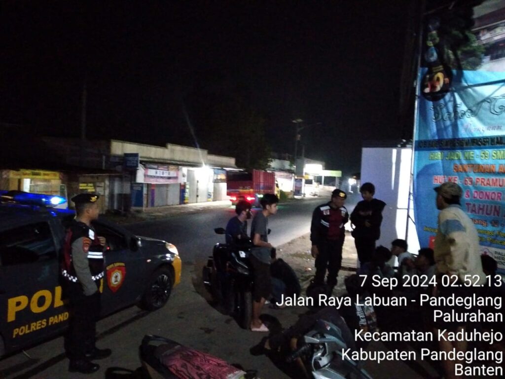 Antisipasi Penyakit Masyarakat, Sat Samapta Polres Pandeglang Gelar Patroli Dialogis Jalan Kaki di Cipacung 3 WhatsApp Image 2024 09 07 at 04.21.11