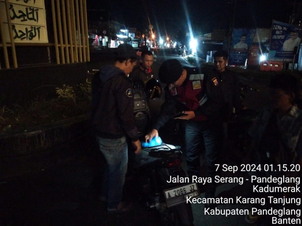 Sat Samapta Polres Pandeglang Gelar Patroli Malam Dialogis, Pastikan Wilayah Aman 7 WhatsApp Image 2024 09 07 at 04.21.18