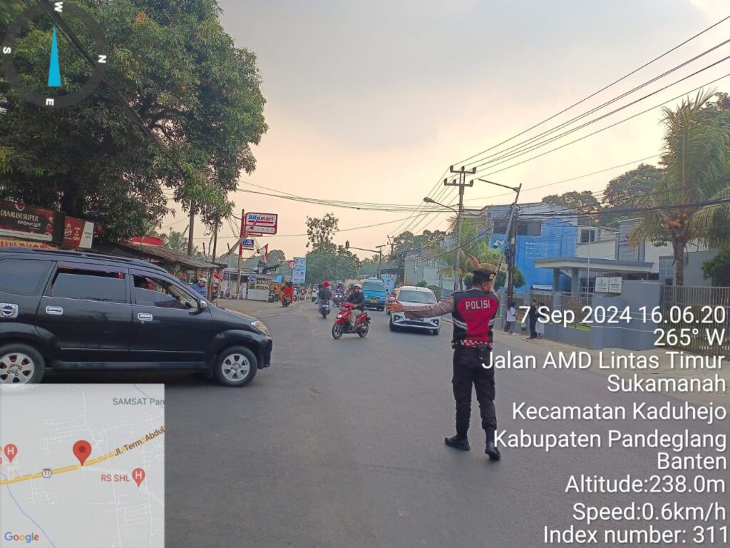 Sat Samapta Polres Pandeglang Gelar Pengaturan Lalu Lintas di Pertigaan Cipacung Saat Akhir Pekan 7 WhatsApp Image 2024 09 07 at 16.47.57