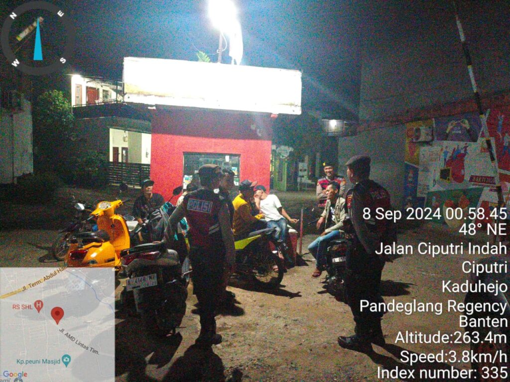 Sat Samapta Polres Pandeglang Sambangi Warga Ronda di Perumahan Saruni, Jalin Kamtibmas pada Malam Minggu 6 WhatsApp Image 2024 09 08 at 06.11.42