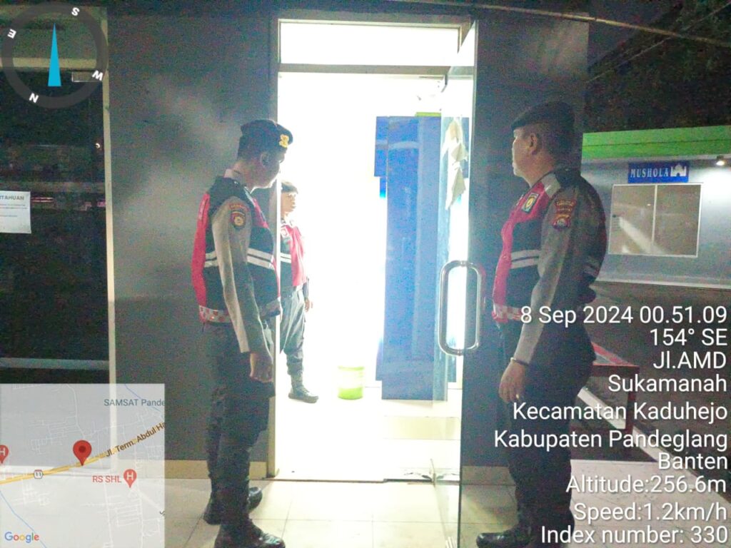 Sat Samapta Polres Pandeglang Gelar Patroli Jalan Kaki di ATM, Cegah Tindak Kriminalitas 3 WhatsApp Image 2024 09 08 at 06.11.43