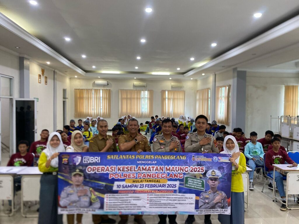 Unit Kamsel Satlantas Polres Pandeglang Gelar "Police Goes to School" di SMKN 2 Pandeglang dalam Rangka Operasi Keselamatan Maung 2025 3 WhatsApp Image 2025 02 18 at 13.12.07