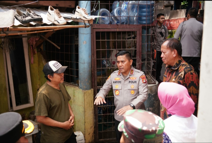 Yayasan Kemala Bhayangkari & Polres Metro Bekasi Kota Ulurkan Bantuan untuk Korban Banjir di Bekasi 8 IMG 20250306 201141