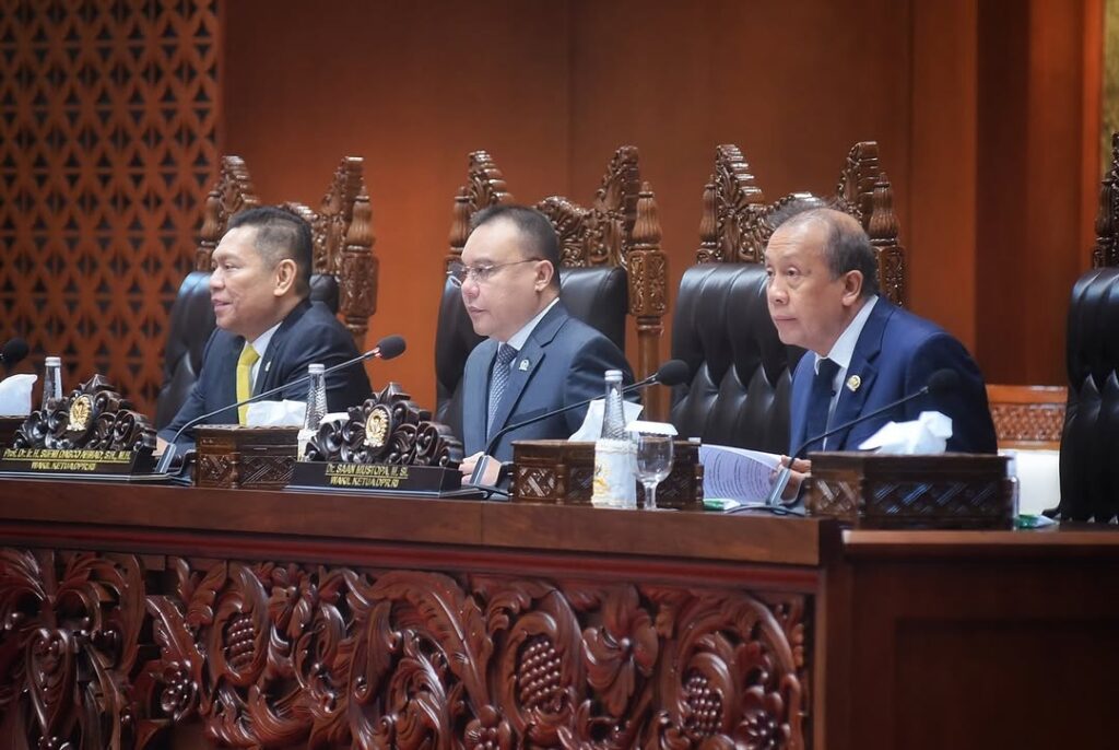 Wakil Ketua DPR RI Apresiasi Polri Atas Kesuksesan Pengamanan Mudik 6 WhatsApp Image 2025 04 18 at 05.34.02