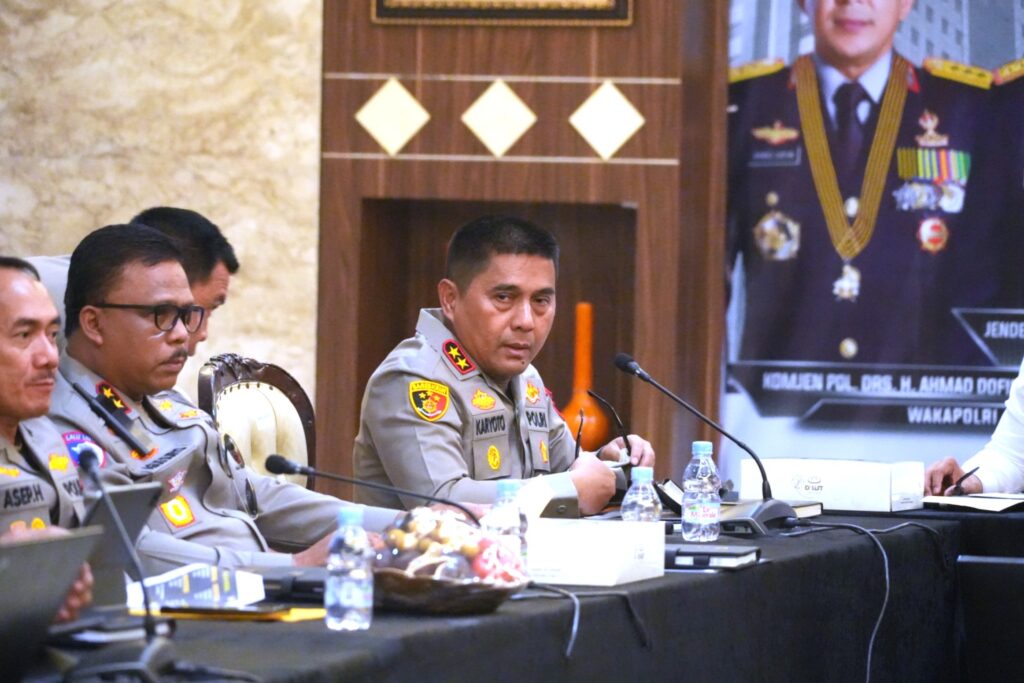 Kapolda Metro Gelar Rakor, Pastikan Peringatan Hari Buruh Berjalan Lancar dan Aman 5 WhatsApp Image 2025 04 29 at 10.08.57