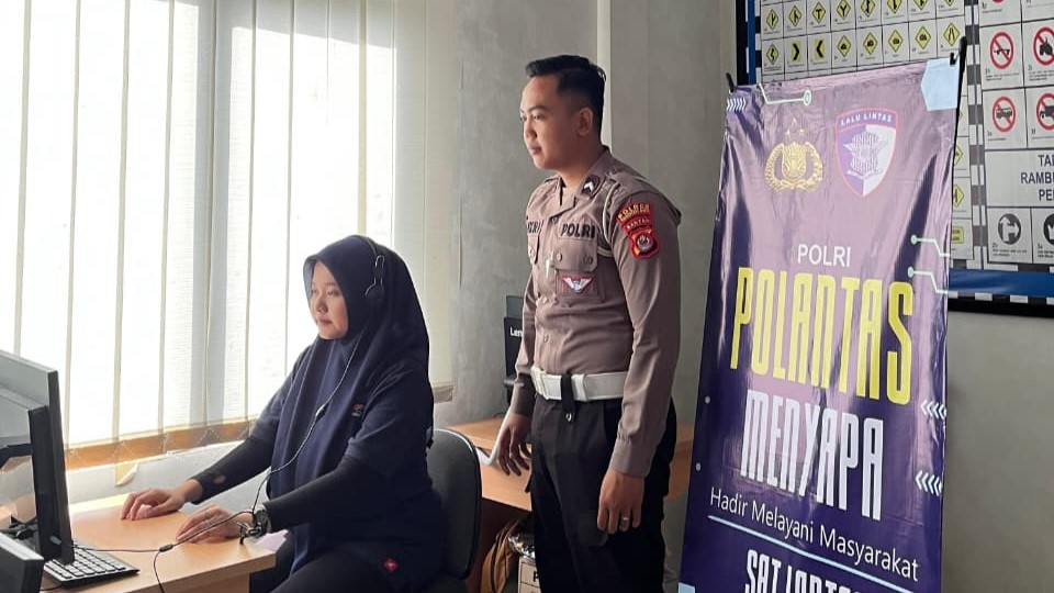 Satlantas Polres Pandeglang Gelar Program “Polantas Menyapa” Berikan Pelayanan Prima kepada Pemohon SIM 7 WhatsApp Image 2026 01 22 at 09.07.59
