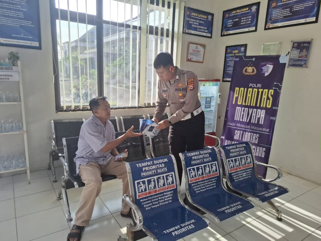 Satlantas Polres Pandeglang Gelar Pelayanan Prima Melalui Program Polantas Menyapa 4 WhatsApp Image 2026 01 24 at 09.30.16