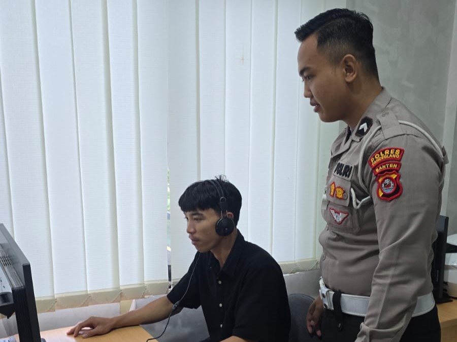 Satlantas Polres Pandeglang Gelar Program “Polantas Menyapa” Selama Ramadan, Berikan Pelayanan Prima kepada Pemohon SIM 7 WhatsApp Image 2026 02 25 at 10.11.56