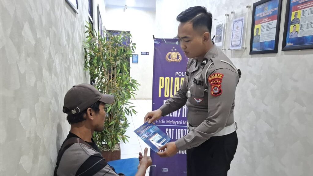 Polantas Menyapa: Bripda Bagus Berikan Pelayanan Prima dan Edukasi Mekanisme Pembuatan SIM di Satpas Polres Pandeglang 2 WhatsApp Image 2026 02 28 at 09.29.45